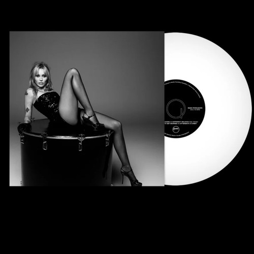 Miley cyrus bass persuades - -,